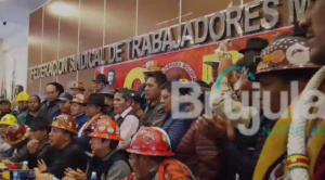 La COB determina paro general indefinido hasta que se abrogue el decreto 5503