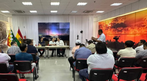 Gobierno proyecta fondo de $us 20 millones para convertir buses de Santa Cruz de diésel a GNV