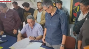 Dos sectores del transporte de Cochabamba firman acuerdo con el Gobierno y suspenden las movilizaciones