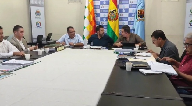 Se realiza reunión técnica por Piso Firme en Cochabamba con gobernadores de Santa Cruz y Beni