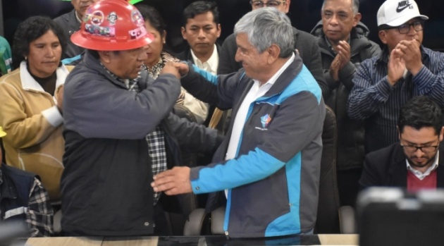 Alcalde, trabajadores municipales y COD La Paz firman acuerdo y se levantan medidas de presión