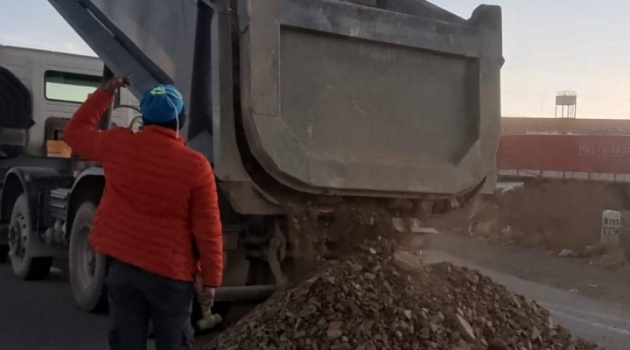 Empieza semana con movilizaciones: transporte pesado bloquea ruta La Paz - Oruro y Gobierno rechaza demandas