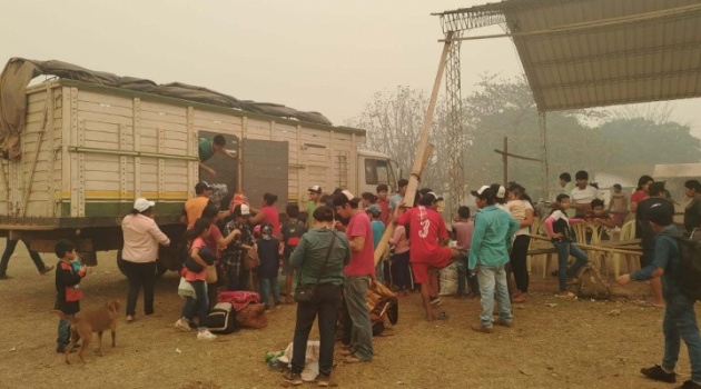 Evacúan a familias de la TCO Monte Verde debido a los incendios; varias no quieren dejar sus casas